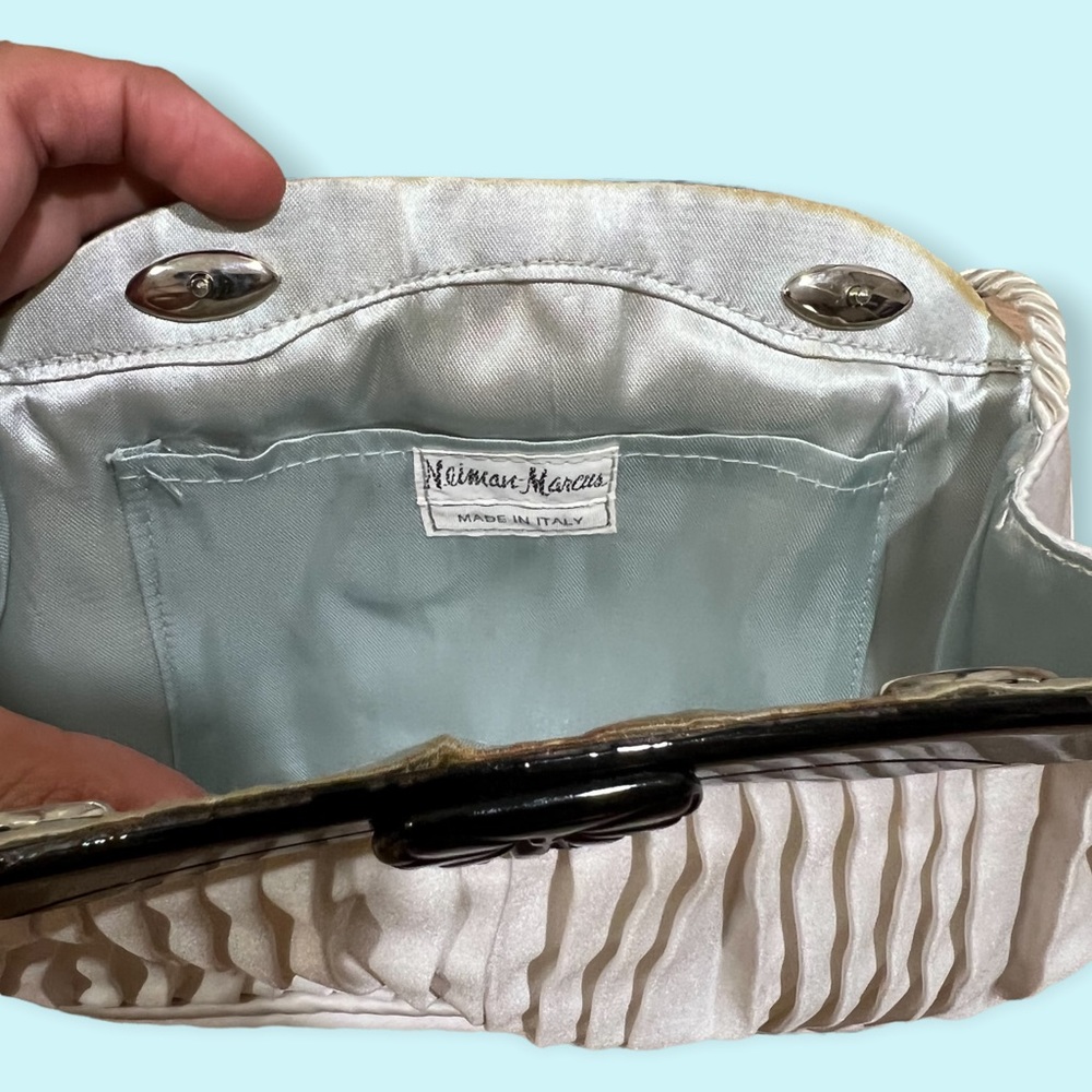 COPY - Vintage NEIMAN MARCUS Pleated Crossbody Clutch Bag - Picture 2 of 3